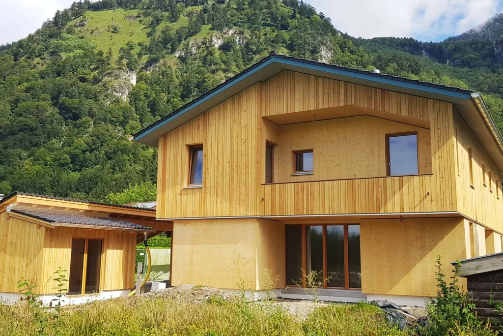 Holzhausbau von Zimmerei Brunner in Rosenheim – nachhaltige Häuser in moderner Holzrahmenbauweise