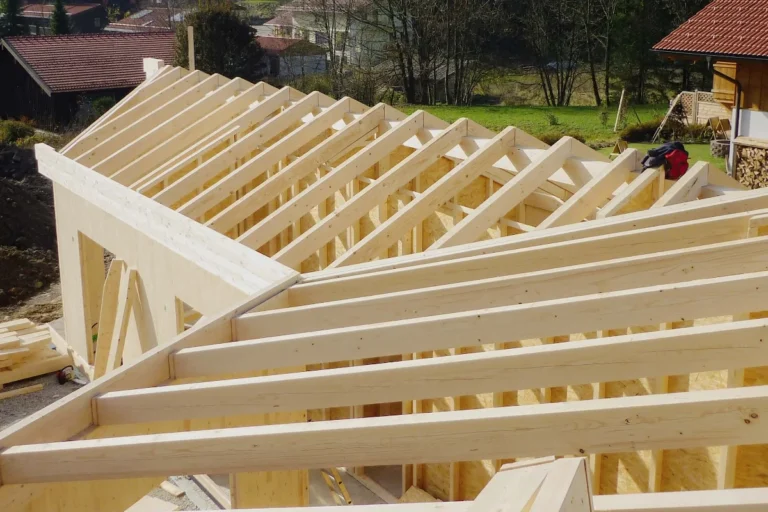Dachstuhlbau von Zimmerei Brunner in Rosenheim – traditionell gezimmert und modern geplant