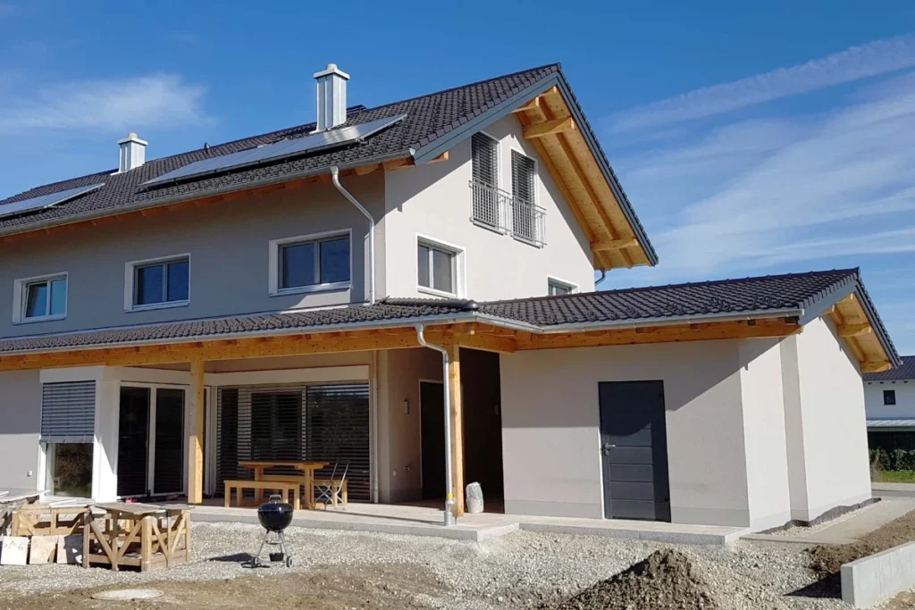 Dachstuhl von Zimmerei Brunner in Rosenheim – maßgefertigte Holzkonstruktion für Stabilität und Langlebigkeit