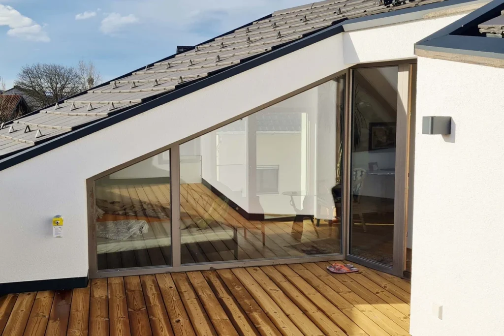 Zimmerei Brunner Rosenheim – Balkonsanierung und Terrassenbau mit langlebigen Belägen aus Holz und WPC