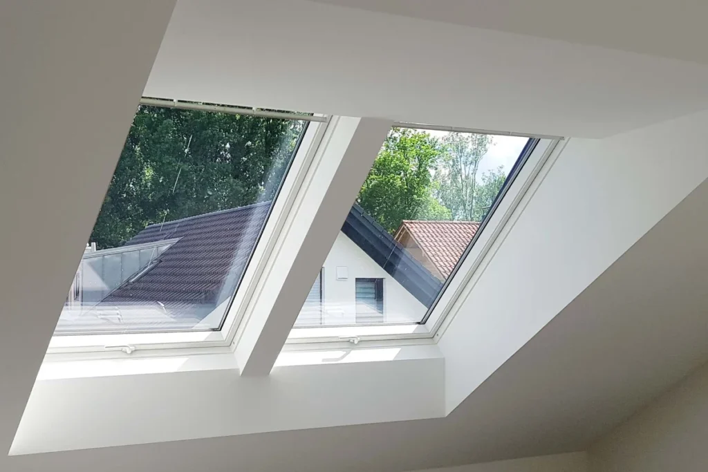 Dachfenster von Zimmerei Brunner in Rosenheim – fachgerechter Einbau von Velux- und Roto-Fenstern für mehr Licht und Wohnkomfort