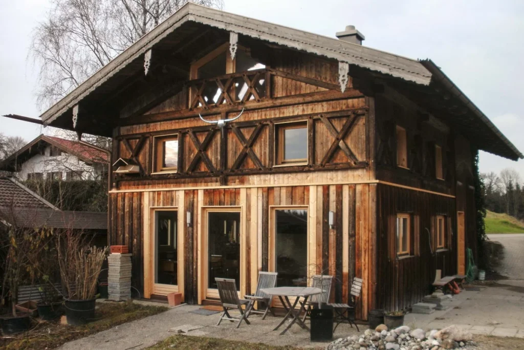 Zimmerei Brunner Rosenheim – Sanierung denkmalgeschützter Gebäude mit traditionellen Holztechniken