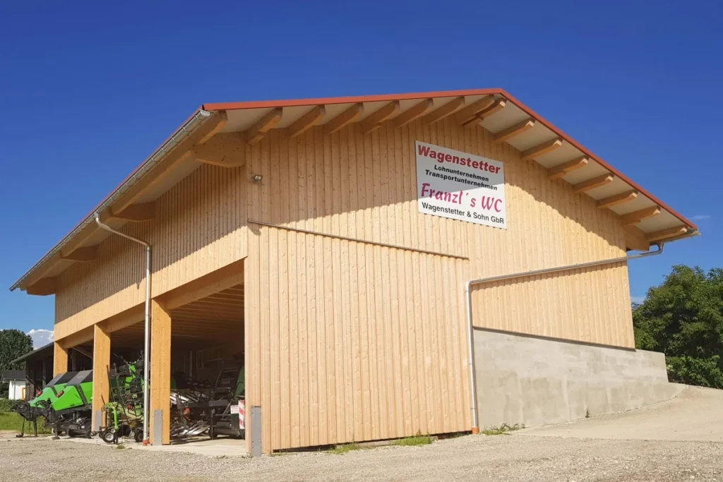 Gewerbebau in Rosenheim – Zimmerei Brunner errichtet landwirtschaftliche Hallen und gewerbliche Lagergebäude aus Holz