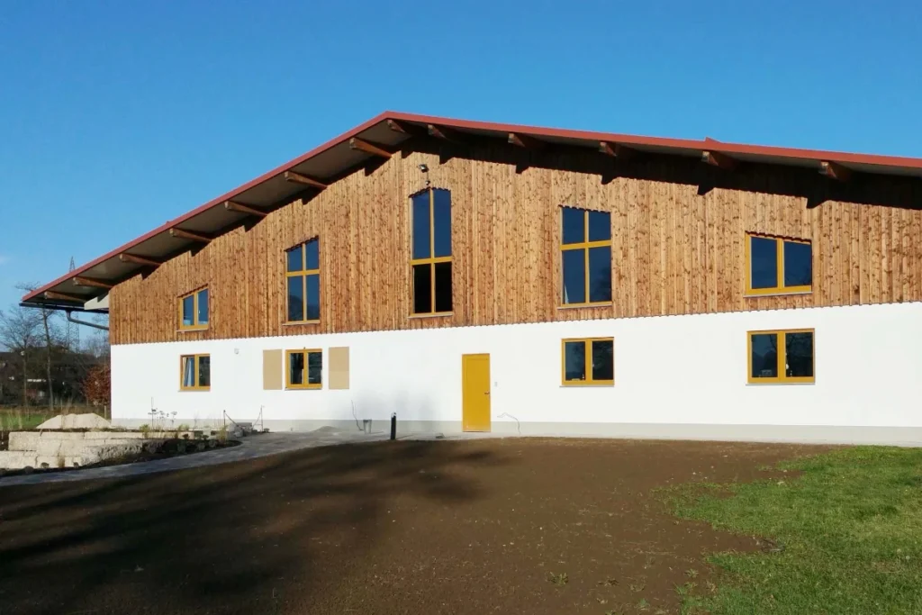 Zimmerei Brunner Rosenheim – Bau von Gewerbehallen und wärmegedämmten Lagergebäuden in Holzbauweise